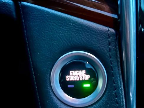 Used 2018 Cadillac Escalade ESV Premium Luxury AWD/4WD image 36