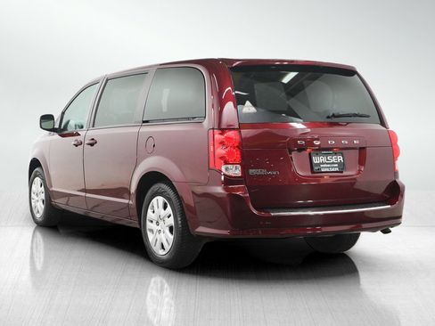 Used 2018 Dodge Grand Caravan SE FWD image 3