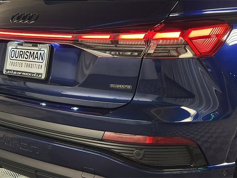Used 2024 Audi Q4 e-tron Prestige image 8
