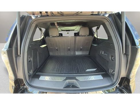 Used 2025 Chevrolet Suburban High Country AWD/4WD image 32