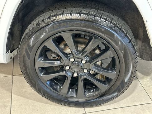 Used 2019 Jeep Grand Cherokee Altitude AWD/4WD image 24