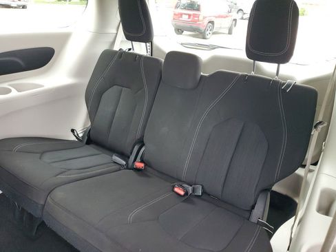 Used 2023 Chrysler Voyager LX FWD image 10