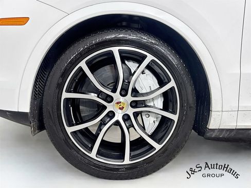 Used 2021 Porsche Cayenne Turbo AWD/4WD image 39