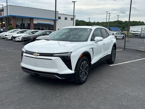 Used 2024 Chevrolet Blazer EV LT AWD/4WD image 2