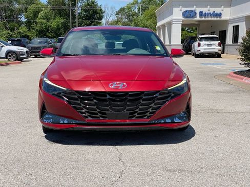 Used 2022 Hyundai Elantra SEL w/ Convenience + Premium Package FWD image 2