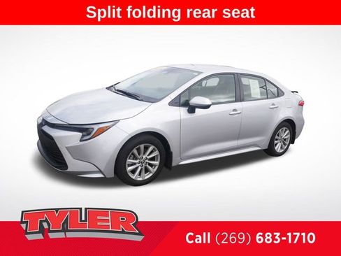 Used 2023 Toyota Corolla LE w/ LE Convenience Package FWD image 3