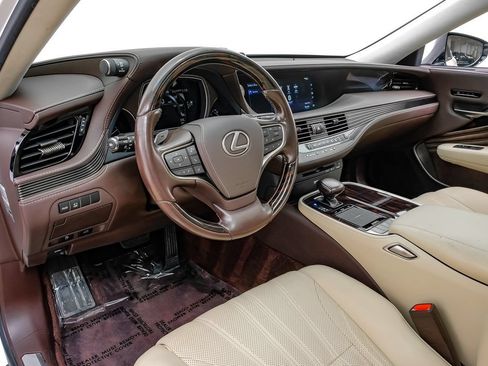 Used 2018 Lexus LS 500 w/ Luxury Package RWD image 3