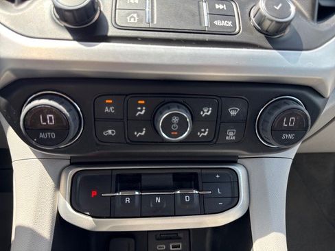 Used 2023 GMC Acadia SLT w/ Preferred Package FWD image 24