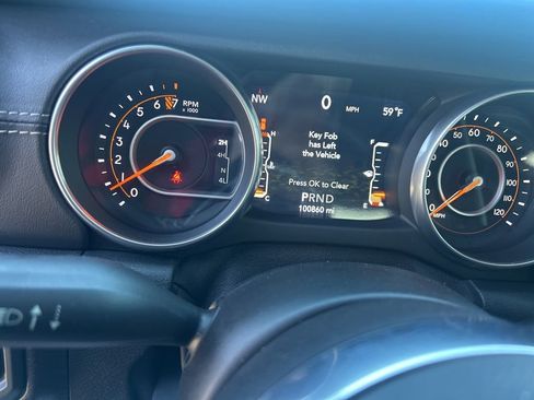 Used 2018 Jeep Wrangler Unlimited Sahara AWD/4WD image 18