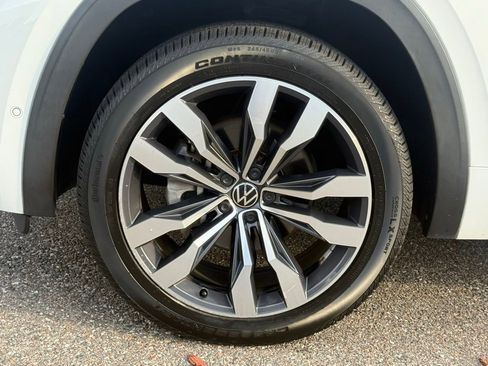 Used 2022 Volkswagen Atlas SEL Premium image 40