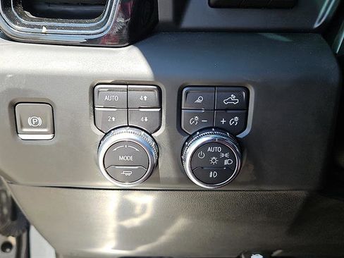 Used 2023 GMC Sierra 1500 AT4 w/ AT4 Premium Package AWD/4WD image 21
