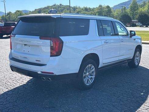 Used 2026 GMC Yukon XL Denali w/ Sun & Power Step Package AWD/4WD image 8