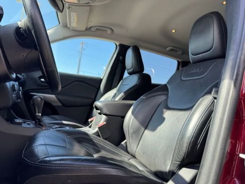 Used 2019 Jeep Cherokee Limited image 9