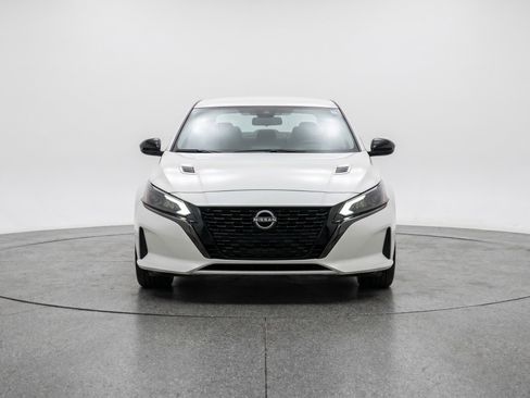 Used 2025 Nissan Altima 2.5 SV FWD image 2