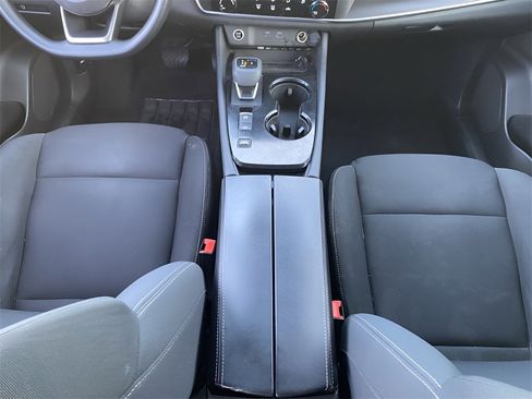 Used 2023 Nissan Rogue S image 16