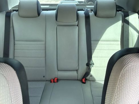 Used 2017 Toyota Camry SE image 16