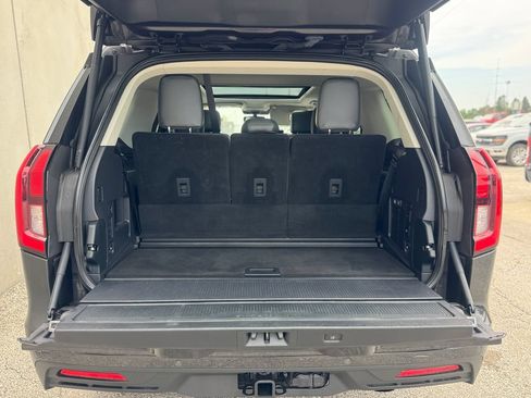 Used 2025 Ford Expedition Active AWD/4WD image 34