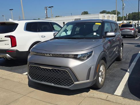 Used 2024 Kia Soul LX w/ Option Group 015 FWD image 3