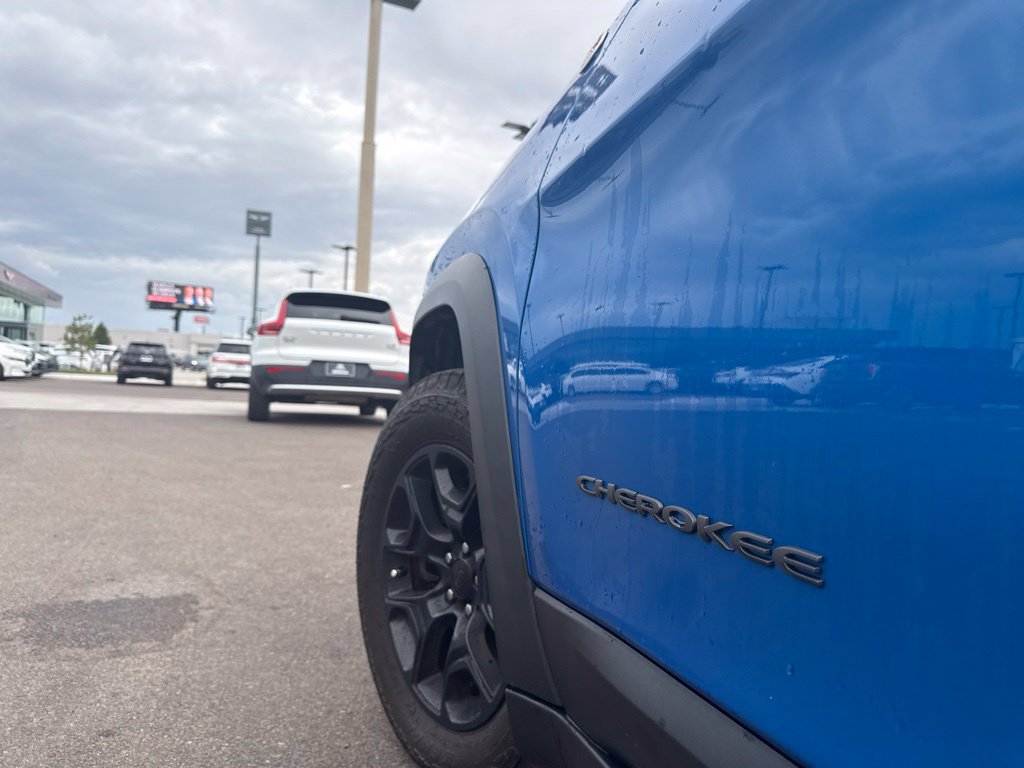 Used 2022 Jeep Cherokee Trailhawk w/ Trailer Tow Group AWD/4WD image 22
