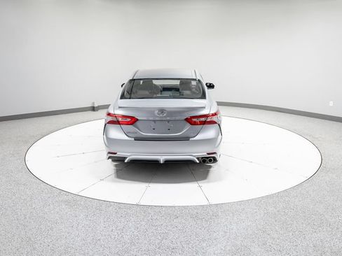 Used 2018 Toyota Camry SE w/ Moonroof Package FWD image 30