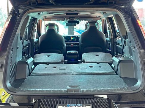 Used 2024 Kia EV9 Land image 39