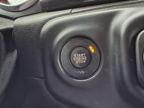 Used 2021 Jeep Wrangler Unlimited Sahara AWD/4WD image 14