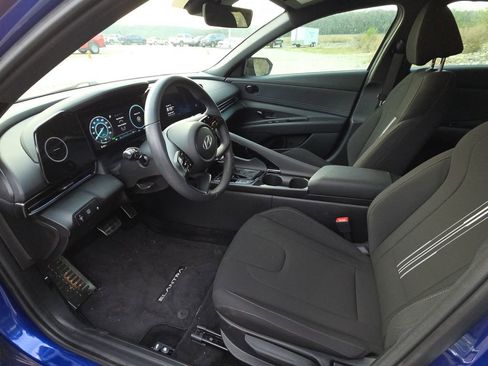 Used 2025 Hyundai Elantra SEL w/ Cargo Package image 8