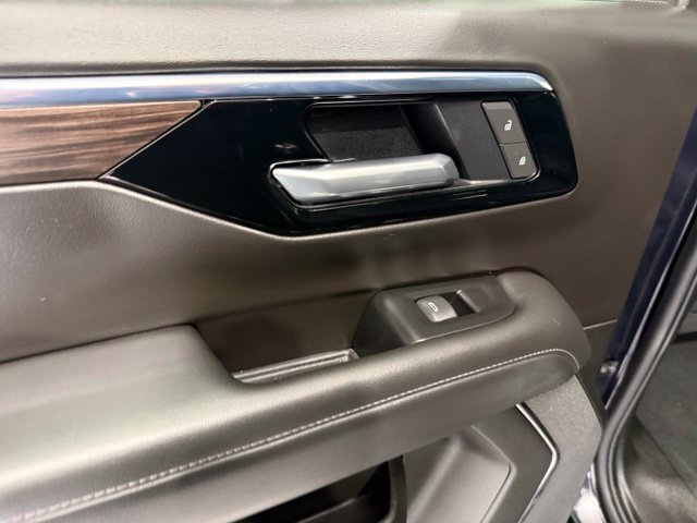 Used 2025 Chevrolet Suburban Z71 AWD/4WD image 23