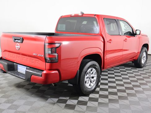 Used 2024 Nissan Frontier SV image 6