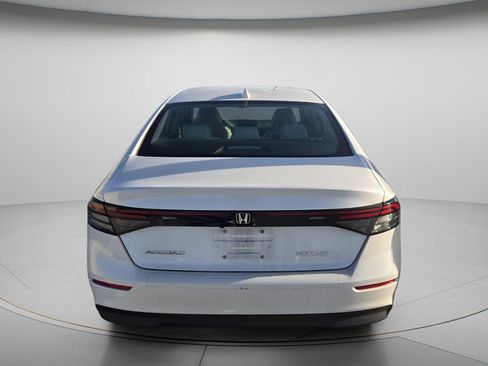 Used 2023 Honda Accord EX image 4