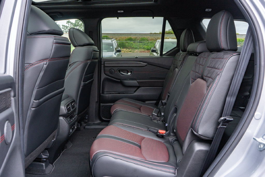 New 2026 Honda Pilot Black Edition image 11