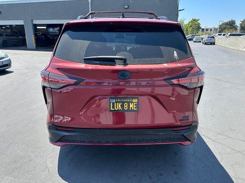 Used 2024 Toyota Sienna XSE w/ XSE Premium Package FWD image 3