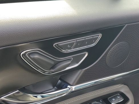 New 2026 Lincoln Corsair Premiere image 9