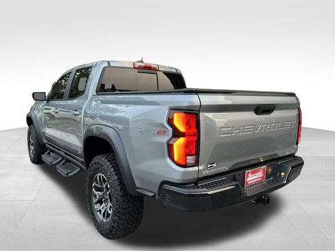 Used 2026 Chevrolet Colorado ZR2 w/ Technology Package AWD/4WD image 3