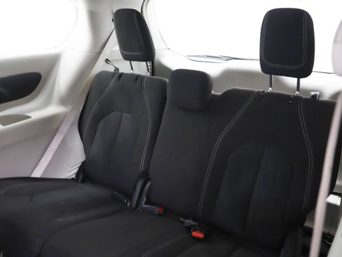 Used 2024 Chrysler Voyager LX image 14