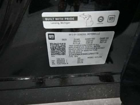 Used 2025 GMC Acadia Elevation FWD image 9