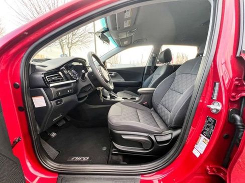 Certified 2022 Kia Niro LX image 12