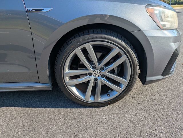 Used 2018 Volkswagen Passat 2.0T R-Line FWD image 11