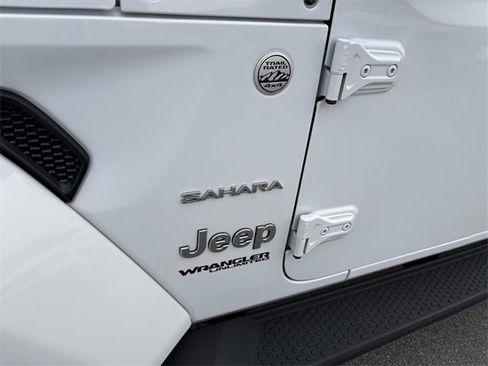 Used 2021 Jeep Wrangler Unlimited Sahara w/ Cold Weather Group image 6