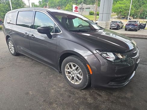 Used 2023 Chrysler Voyager LX FWD image 3
