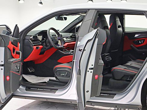 Used 2025 Lamborghini Urus SE AWD/4WD image 6