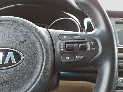 Used 2017 Kia Sedona SX image 23