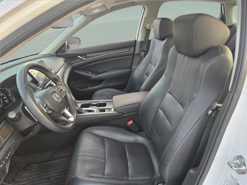 Used 2018 Honda Accord Touring image 11
