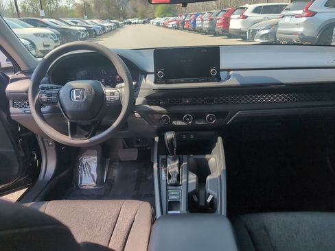 Certified 2025 Honda Accord LX image 18