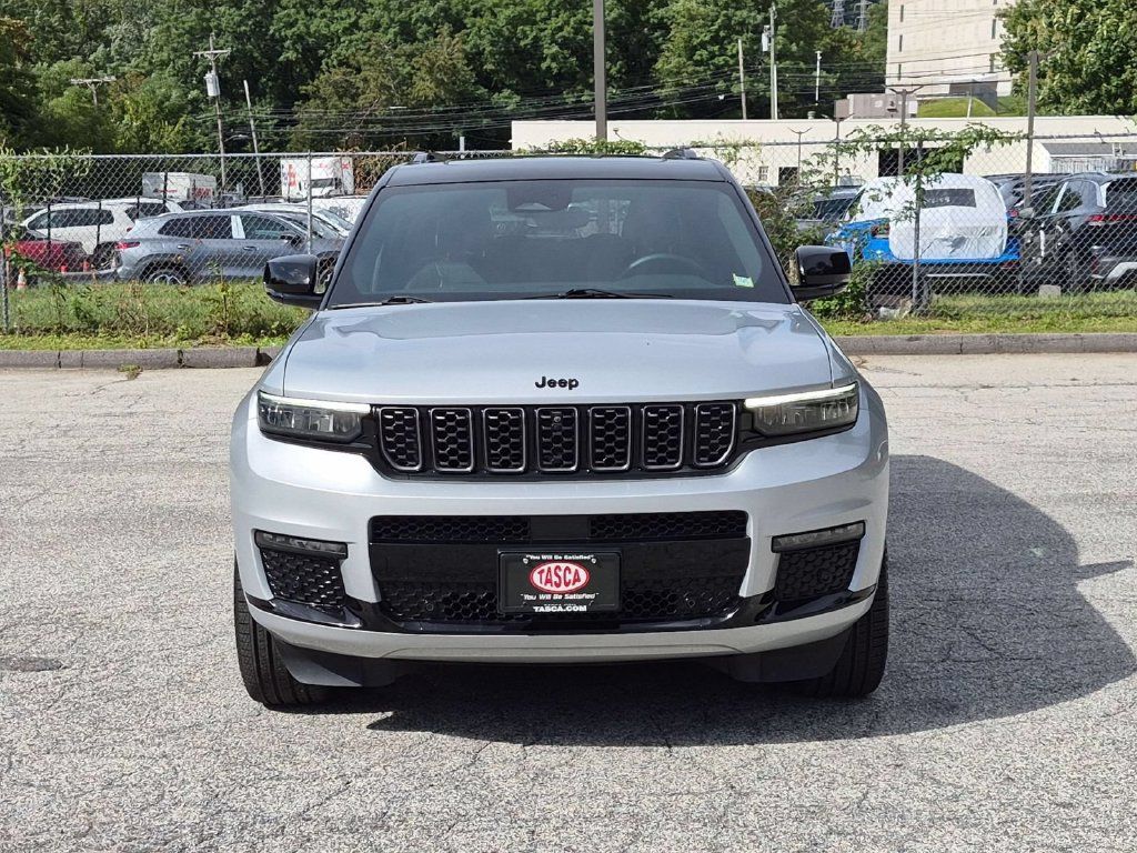 Used 2024 Jeep Grand Cherokee L Summit w/ High Altitude Package AWD/4WD image 13