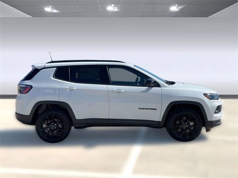 New 2026 Jeep Compass Latitude image 8