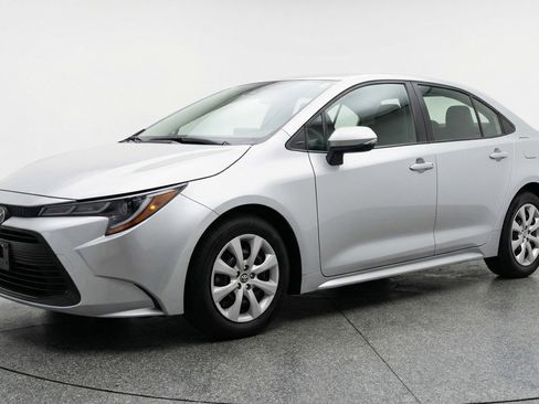 Used 2025 Toyota Corolla LE FWD image 3