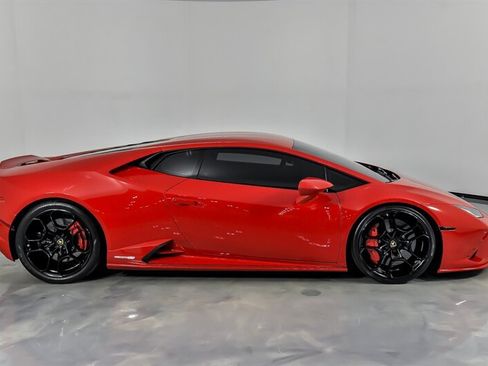 Used 2021 Lamborghini Huracan EVO RWD image 14