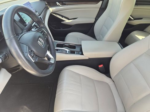 Used 2019 Honda Accord Touring image 16