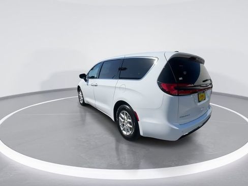New 2026 Chrysler Pacifica Select image 6